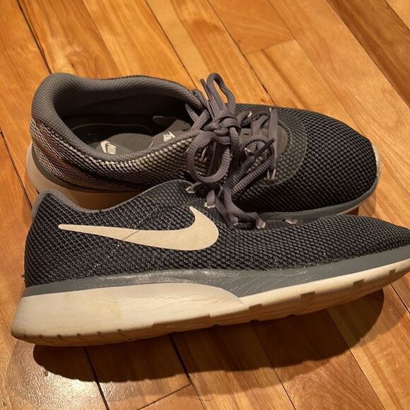 Nike VH2 shades of gray fabric low lace up sneakers. Size 8.5 - Picture 4 of 6